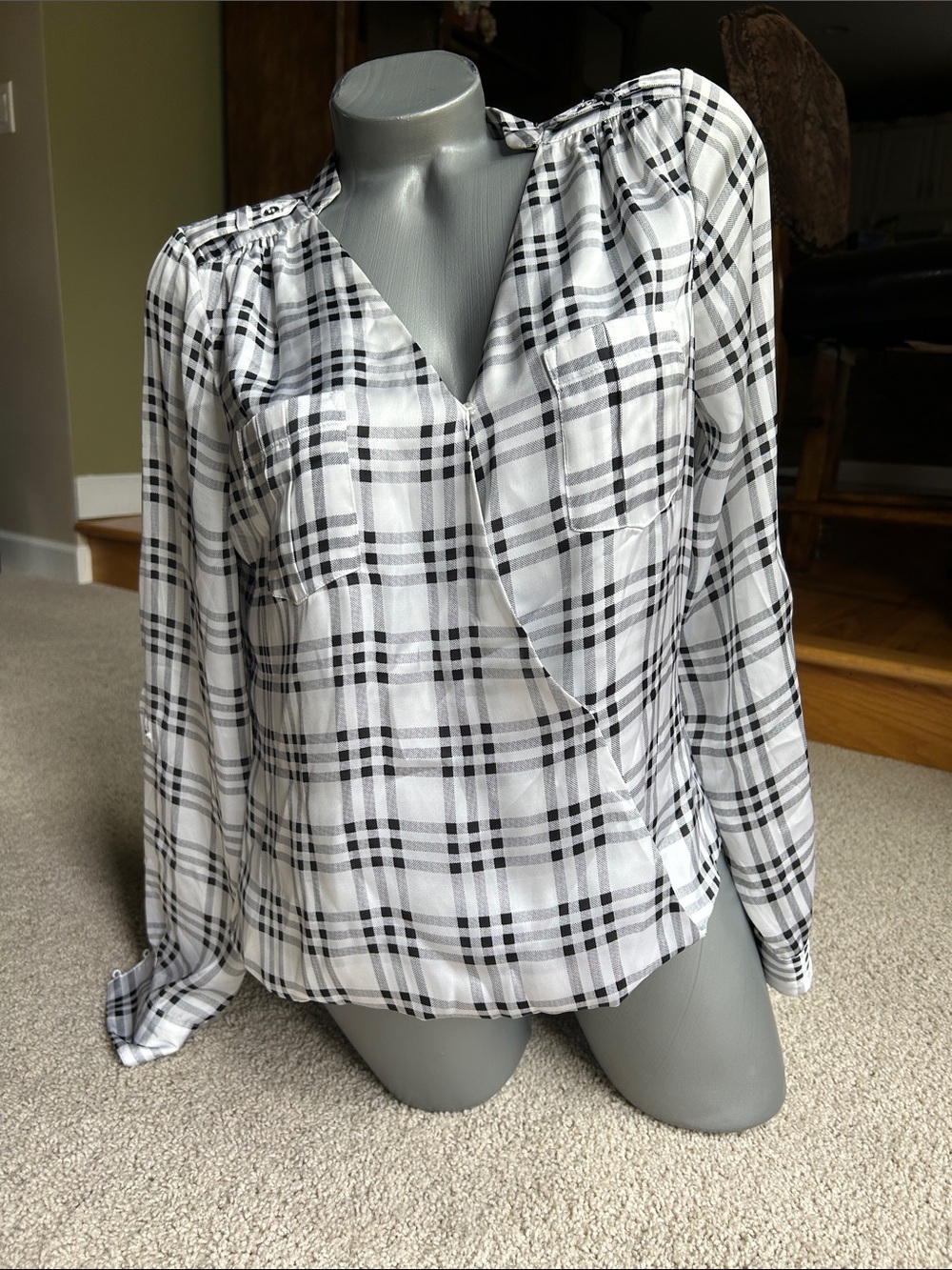 WHITE HOUSE, BLACK MARKET, PLAID BLOUSE